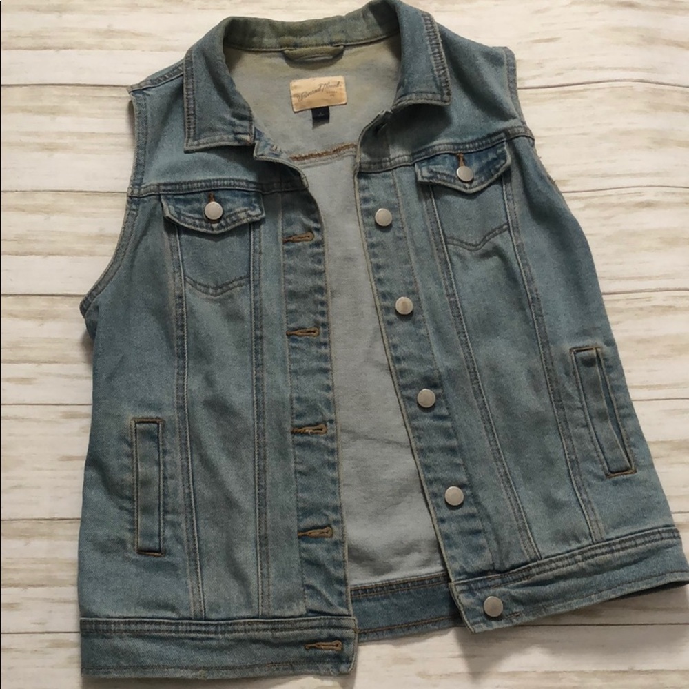 Universal Thread small jean vest - Picture 2 of 6